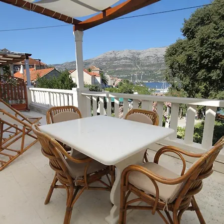 Appartement By The Sea - 9000 *