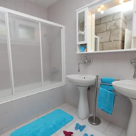 Apartamento By The Sea - 9000