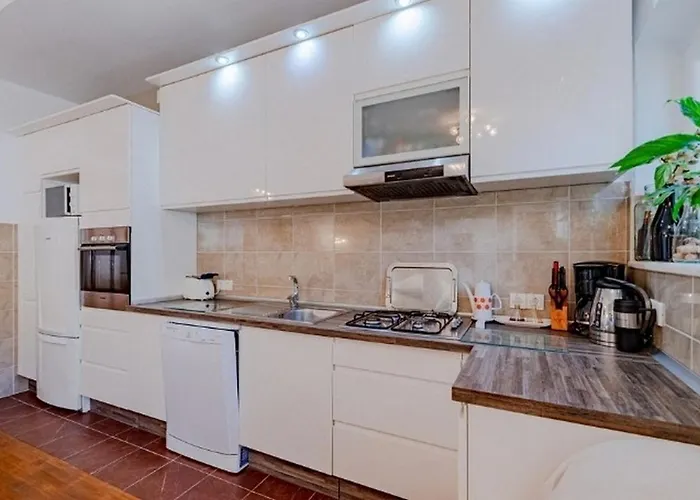 By The Sea - 9000 Apartman